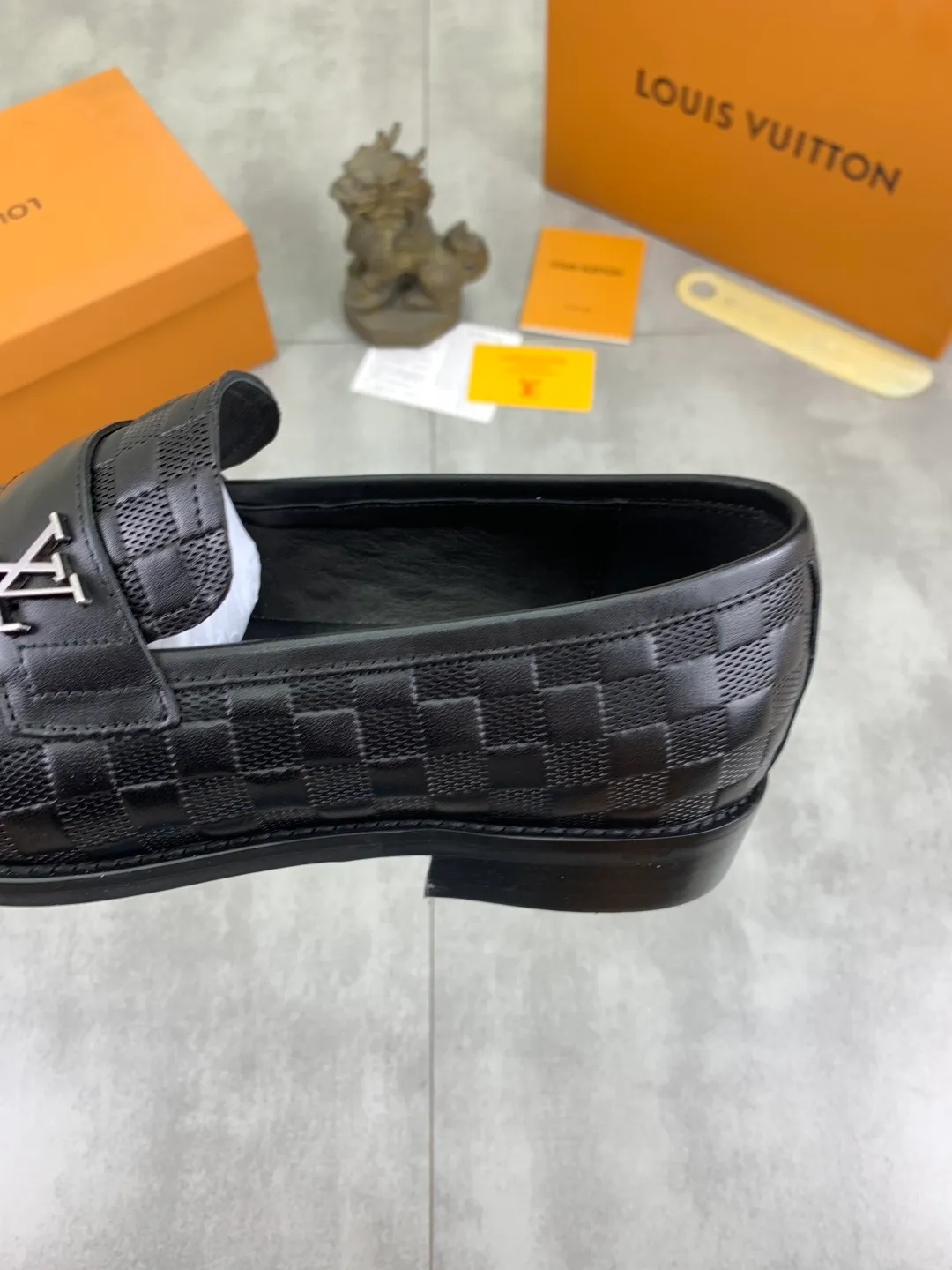 Men's Men's Shoes 💰P420 [New Style] 💰Yangli💎💎💎[Louis Vuitton] LV high-end men's formal business leather shoes, original order 1:1! Original imported calfskin, original metal buckle, imported sheepskin lining for feet, original outsole, men's shoe size: 39-45 (38.46 customized) black optional